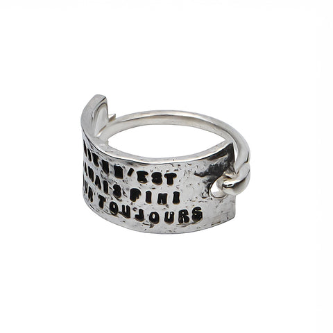 BAGUE PLAQUE "RIEN N'EST JAMAIS FINI POUR TOUJOURS"