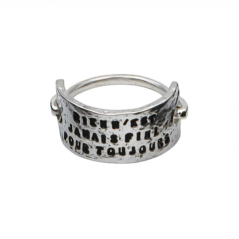 BAGUE PLAQUE "RIEN N'EST JAMAIS FINI POUR TOUJOURS"