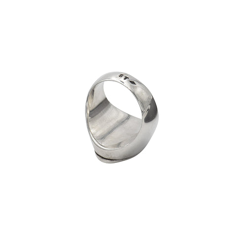 "7" SIGNET RING