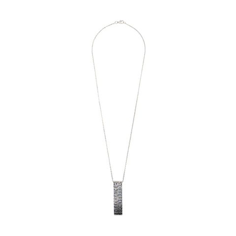PENDENTIF PLAQUE "LOVE IS"